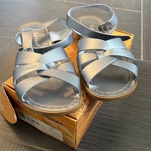 Saltwater sandals metallic color size 10 women